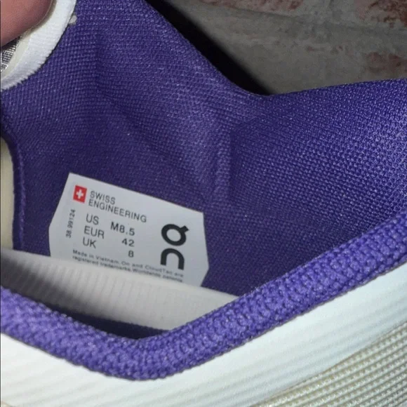 Mens On Cloud Versa lifestyle Running White and Purple Athletic Shoes size 8.5 - Picture 11 of 14